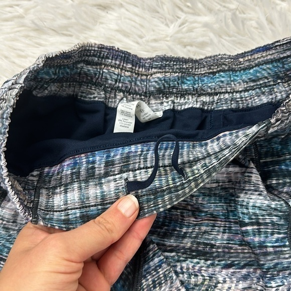 Lululemon Hotty Hot Short *Long 4" Digital Oasis Grey Multi / True Navy - Picture 2 of 7